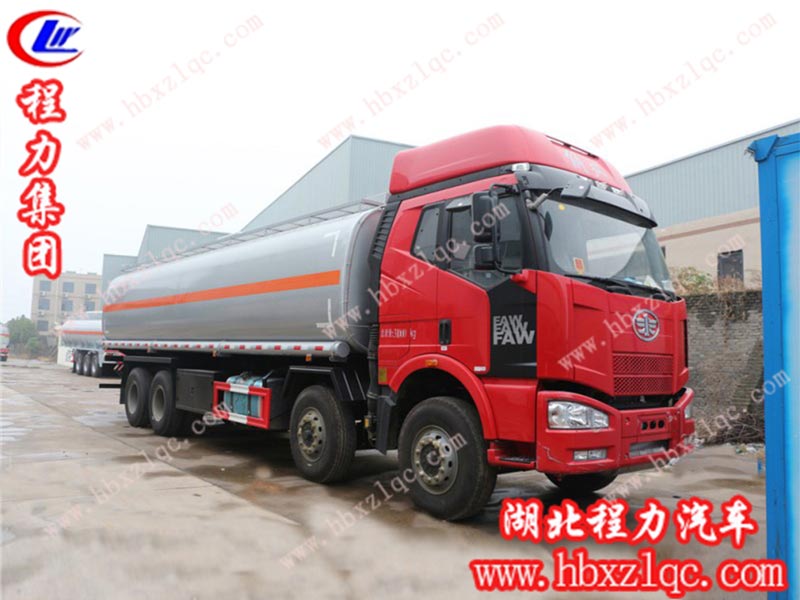 解放前四后八（29方）運(yùn)油車（國(guó)五）
