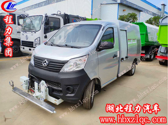 湖北程力專用汽車有限公司長安路面養(yǎng)護車做城市環(huán)境好幫手！