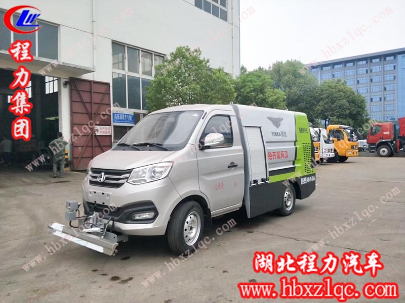 湖北程力集團(tuán)長(zhǎng)安國(guó)六高壓路面清洗車(chē)閃亮登場(chǎng)