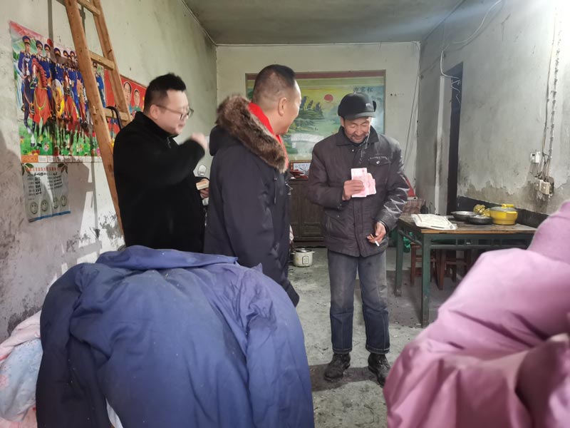 情系扶貧，湖北程力馬旭東馬主管帶領(lǐng)員工春節(jié)慰問送溫暖