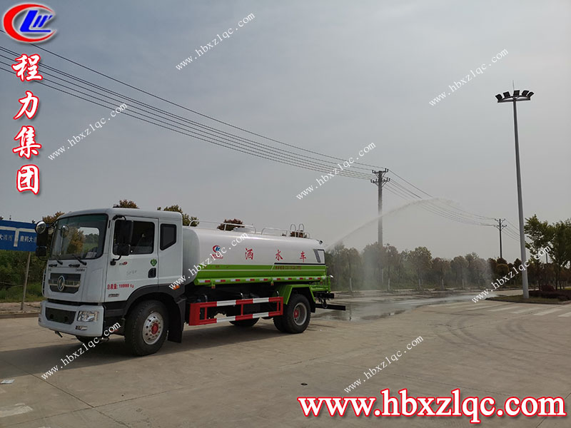 程力集團(tuán)東風(fēng)D9灑水車(chē)在線(xiàn)試車(chē)，發(fā)車(chē)前往山東青島客戶(hù)所在地