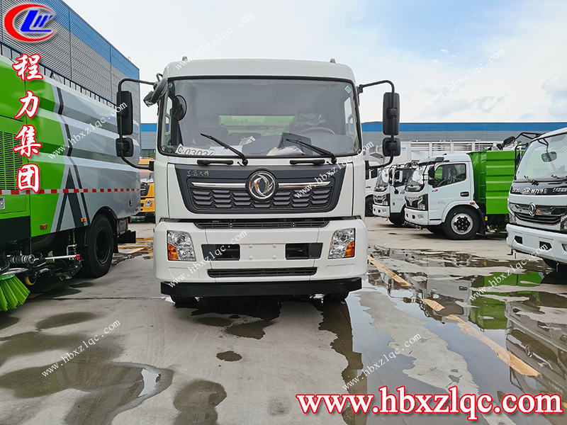 程力集團(tuán)東風(fēng)天錦掃路車(chē)發(fā)往山西太原，讓垃圾和樹(shù)葉說(shuō)“拜拜”
